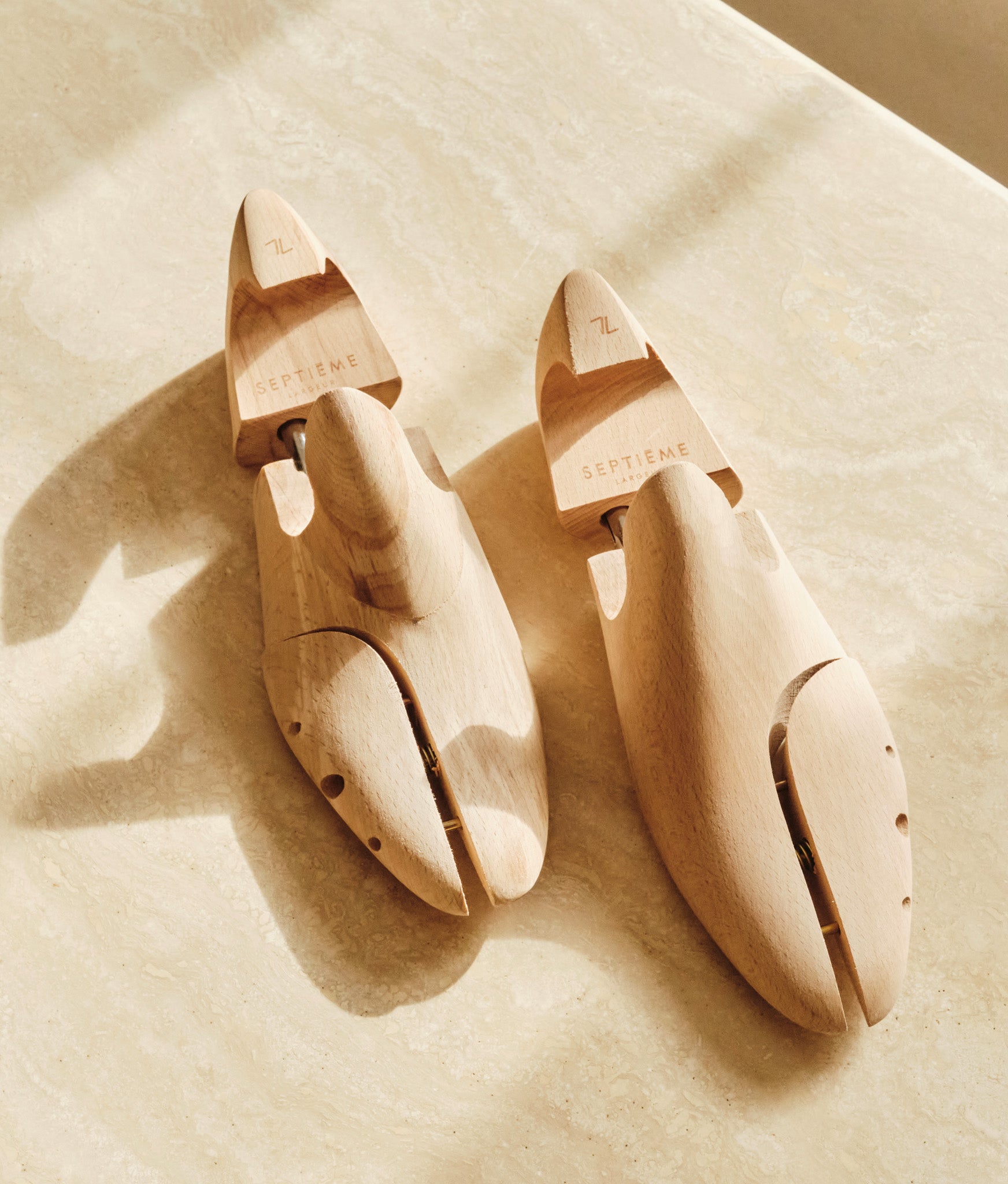 7L Shoe trees